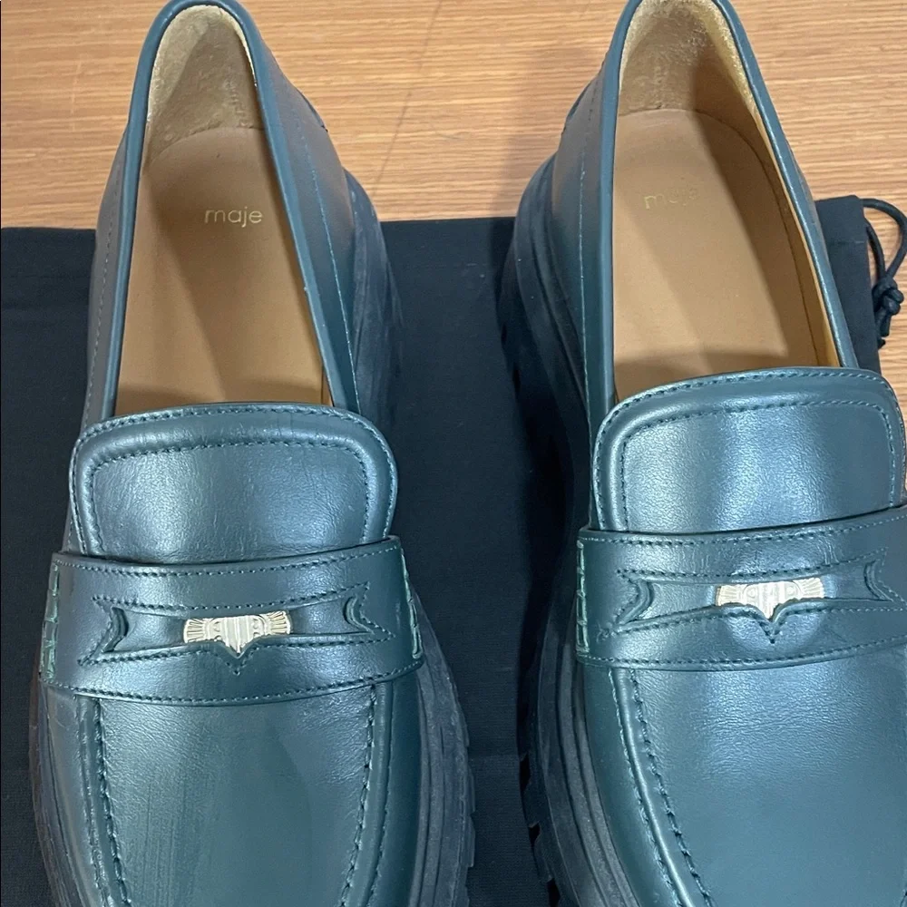 Medallion Loafers - Picture 4 of 7